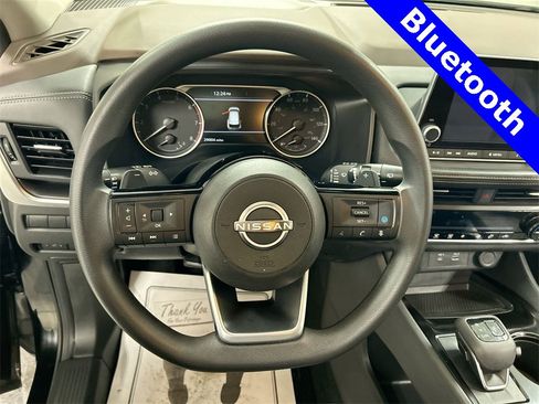 Used 2023 Nissan Rogue SV image 6