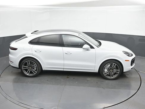 Used 2023 Porsche Cayenne Turbo AWD/4WD image 33