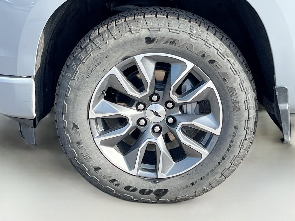 Used 2025 Chevrolet Silverado 1500 RST w/ Texas Edition Plus AWD/4WD image 32