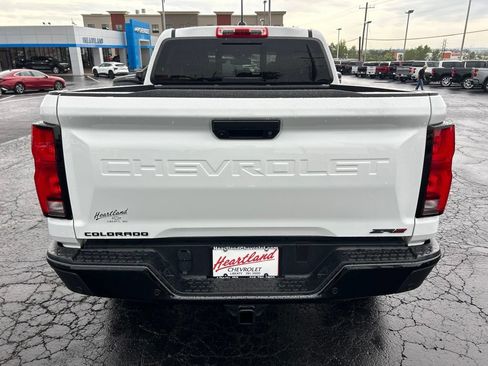 Used 2025 Chevrolet Colorado ZR2 w/ Technology Package AWD/4WD image 6