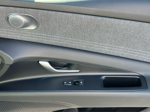 Certified 2026 Hyundai Elantra Limited FWD image 17