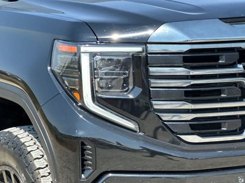 Used 2022 GMC Sierra 1500 AT4 w/ AT4 Premium Package AWD/4WD image 34