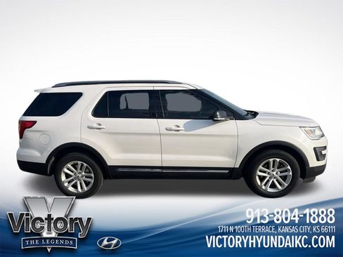 Used 2016 Ford Explorer XLT w/ Equipment Group 202A FWD image 4