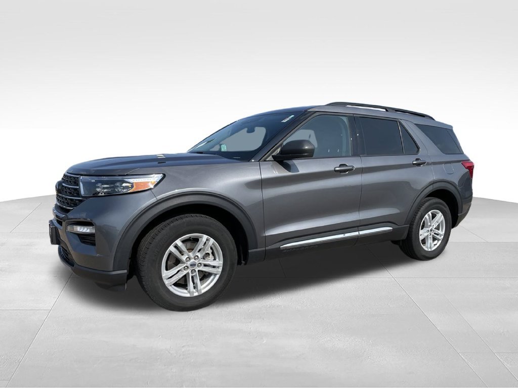 Used 2024 Ford Explorer XLT w/ Equipment Group 202A AWD/4WD image 5