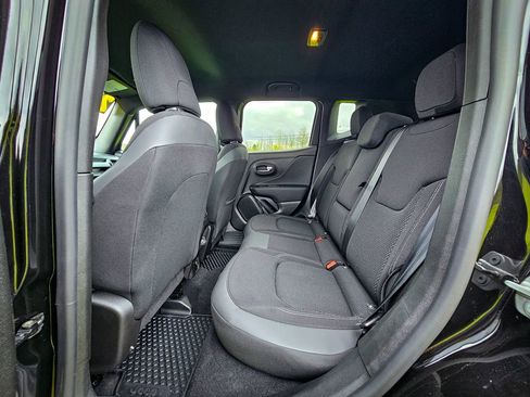 Used 2022 Jeep Renegade Altitude w/ Convenience Group AWD/4WD image 32