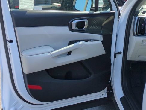 Certified 2025 Kia Sorento S w/ Panoramic Sunroof Package FWD image 12