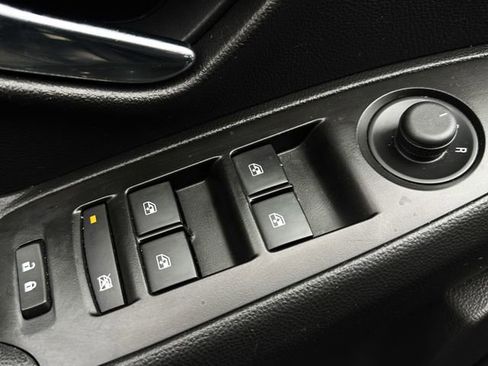 Used 2019 Chevrolet Trax LT w/ LT Convenience Package image 14