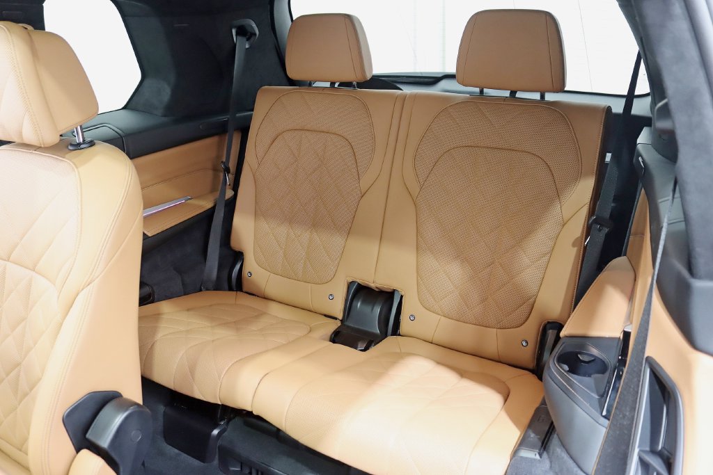 Used 2024 BMW X7 xDrive40i w/ M Sport Package AWD/4WD image 32