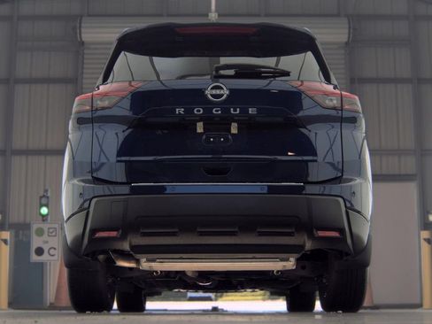Certified 2025 Nissan Rogue SV FWD image 7