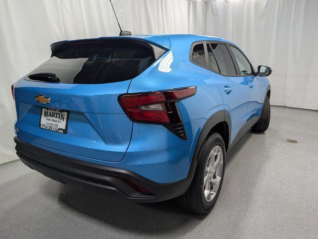 New 2026 Chevrolet Trax LS w/ LS Convenience Package FWD image 3