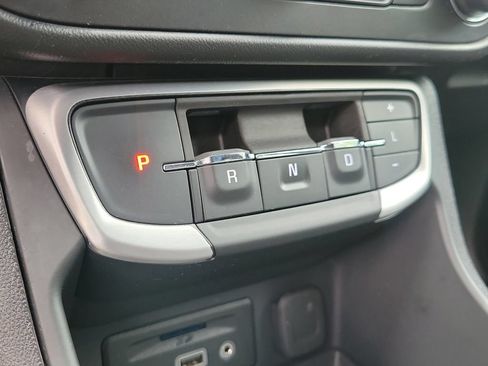 Used 2024 GMC Terrain SLT AWD/4WD image 32
