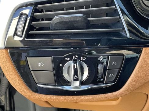 Used 2018 BMW 530i xDrive w/ Premium Package image 19