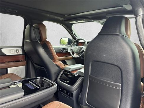 Used 2024 Lincoln Navigator Reserve AWD/4WD image 24