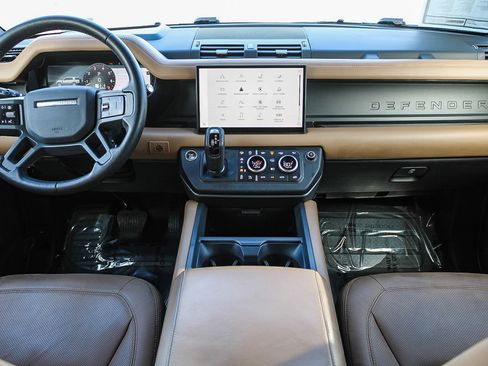 Used 2025 Land Rover Defender 130 X-Dynamic SE image 12