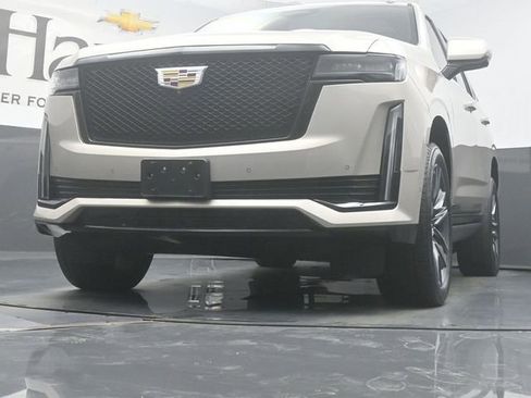 Used 2021 Cadillac Escalade Sport w/ Driver Assist Tech Package AWD/4WD image 4