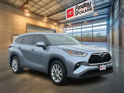 Certified 2022 Toyota Highlander Limited image 2