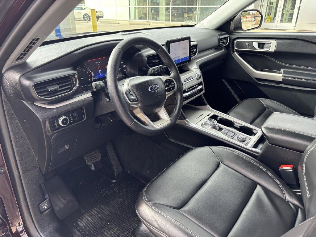 Used 2023 Ford Explorer XLT w/ Equipment Group 202A AWD/4WD image 22