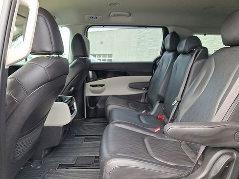 Certified 2024 Kia Carnival EX image 12