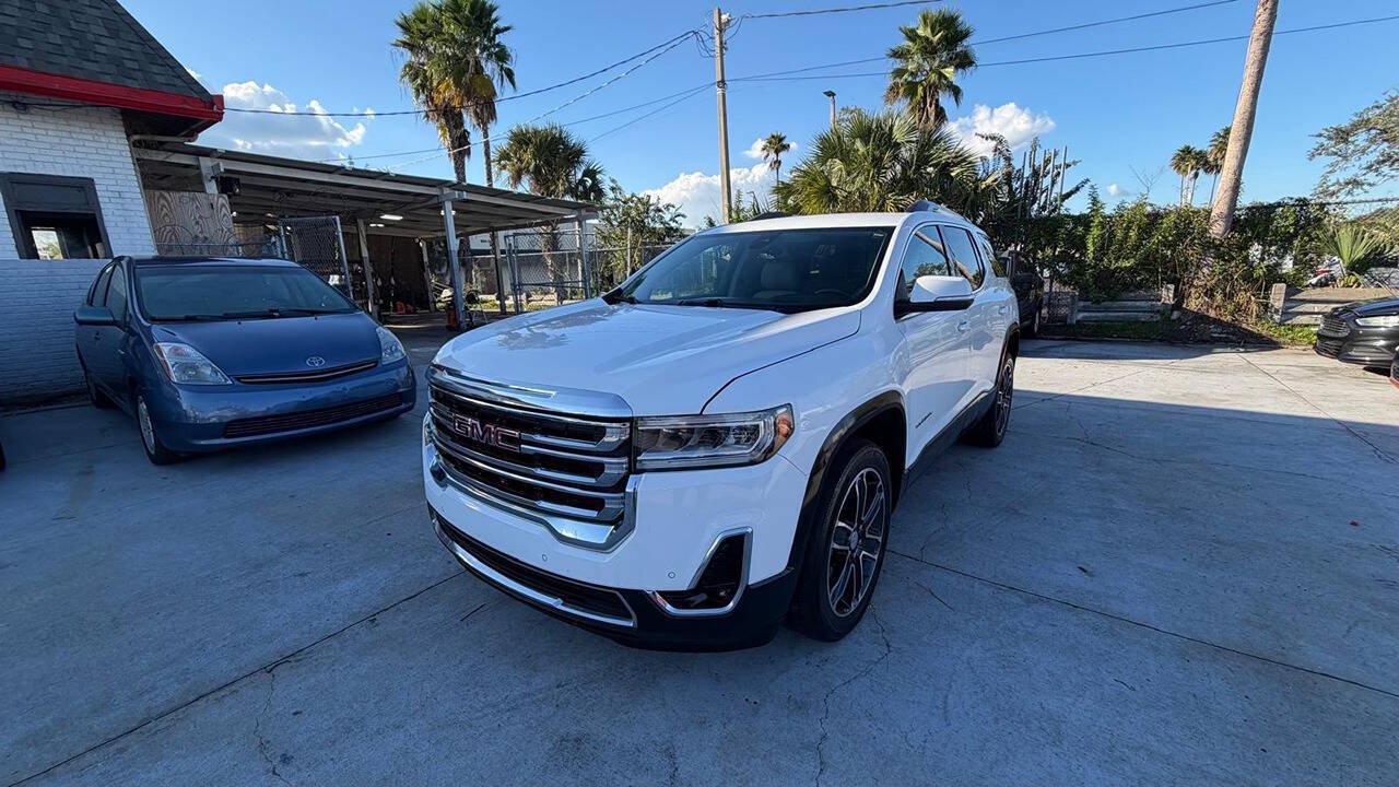 Used 2020 GMC Acadia SLT w/ Driver Alert Package II FWD image 3