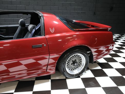 Used 1990 Pontiac Firebird Trans Am RWD image 38