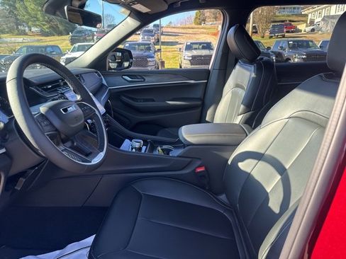 New 2025 Jeep Grand Cherokee L Limited w/ Trailer Tow Package image 15