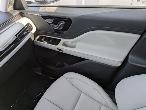 New 2026 Lincoln Aviator 2WD image 14