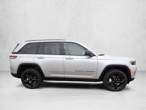 New 2025 Jeep Grand Cherokee Limited w/ Black Appearance Package image 5