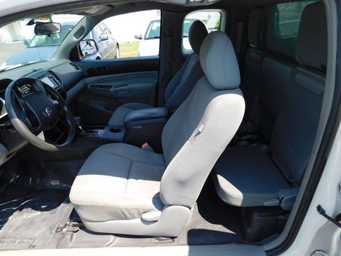 Used 2014 Toyota Tacoma 2WD Access Cab image 30