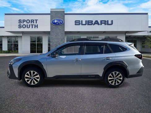 Used 2023 Subaru Outback Premium image 6