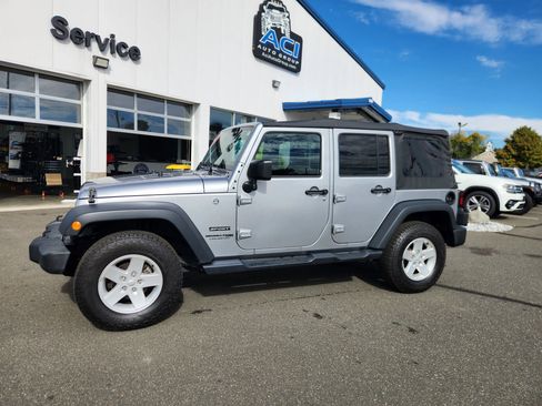 Used 2018 Jeep Wrangler Unlimited Sport S image 7