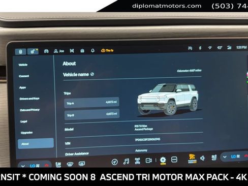 Used 2025 Rivian R1S Premium AWD/4WD image 2