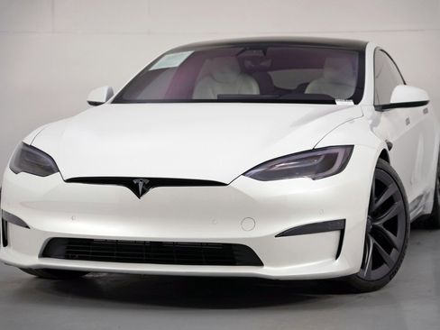 Used 2021 Tesla Model S Plaid image 3