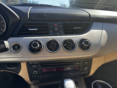 Used 2011 BMW Z4 sDrive30i image 12