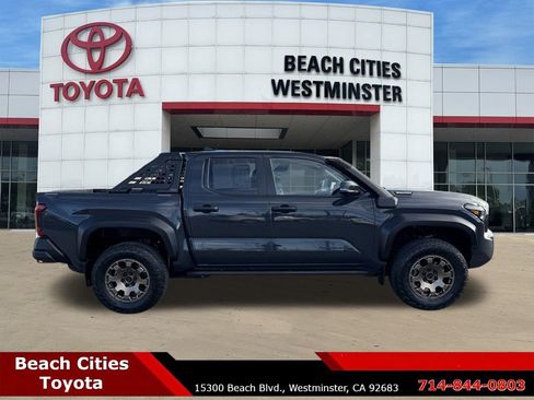 Used 2024 Toyota Tacoma Trailhunter image 13