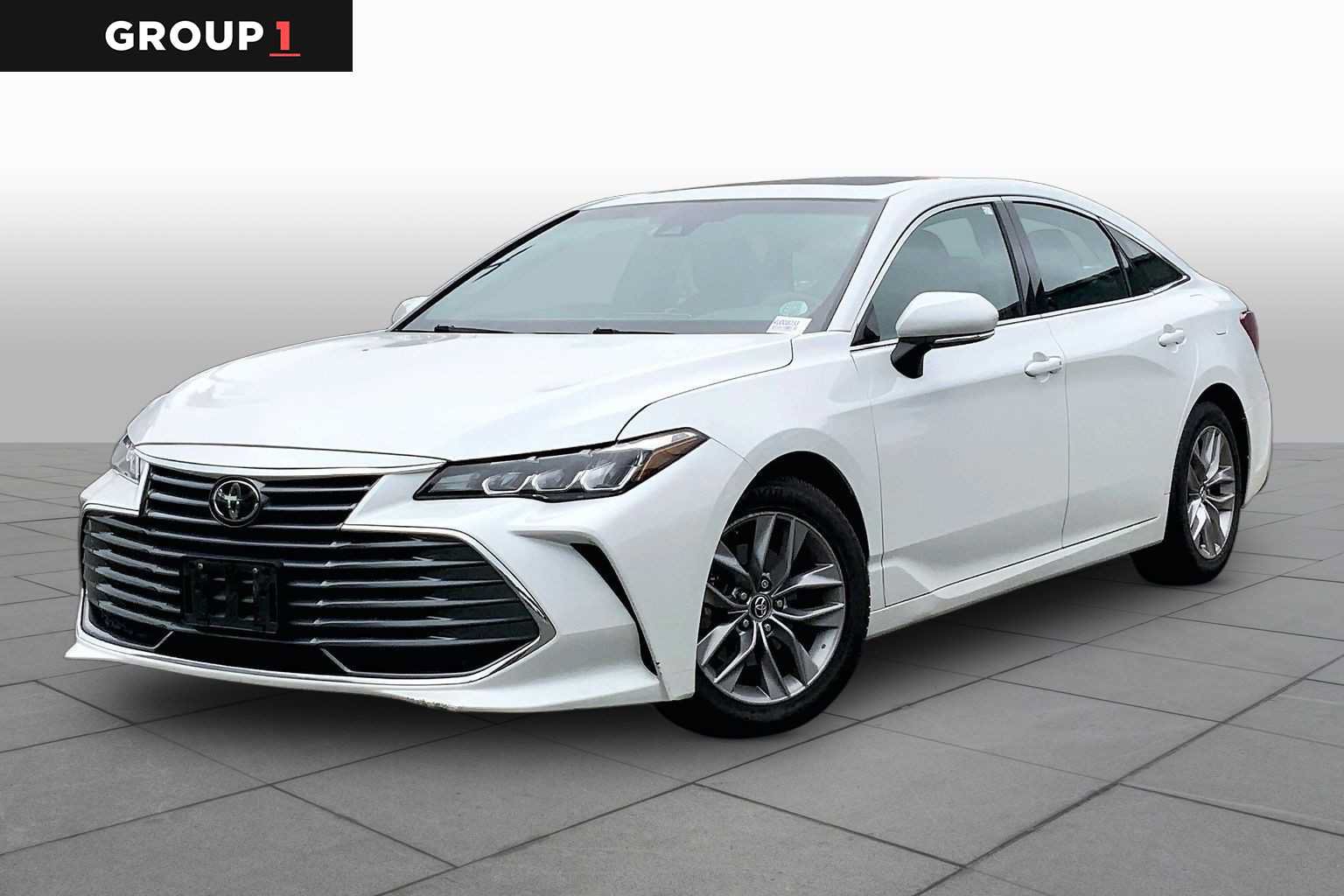 Used 2019 Toyota Avalon XLE w/ Moonroof Package FWD image 1