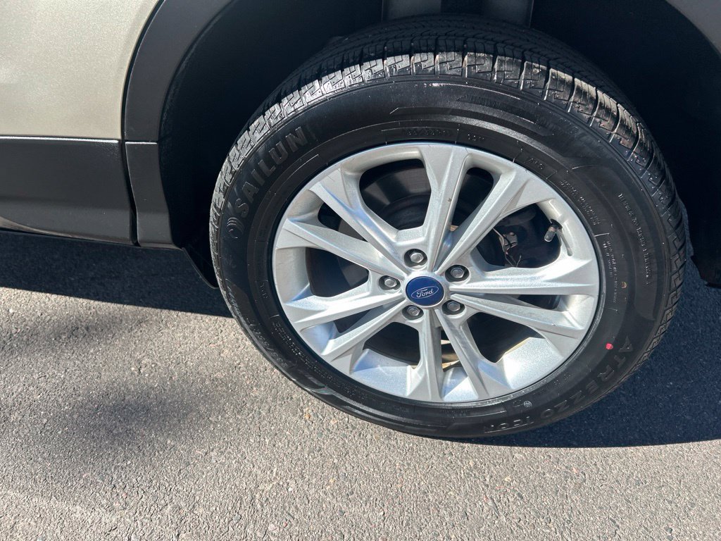 Used 2017 Ford Escape SE w/ Equipment Group 201A FWD image 31