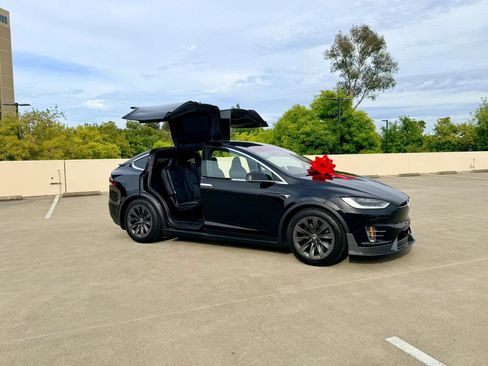 Used 2018 Tesla Model X 75D AWD/4WD image 3
