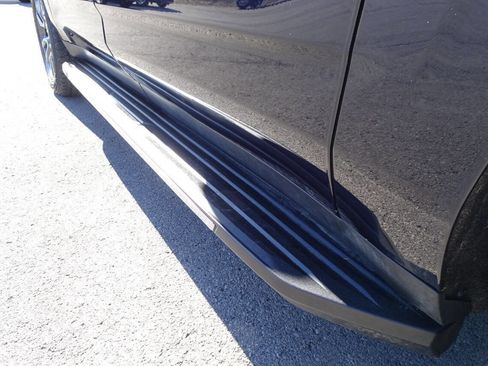 Used 2021 Chevrolet Suburban LT image 13