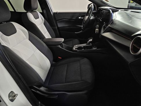 Used 2025 Chevrolet Trax RS w/ Driver Confidence Package image 29