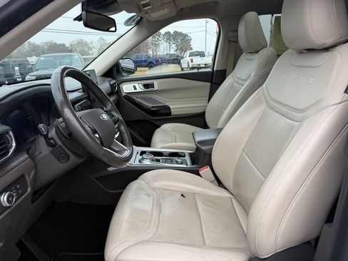 Used 2021 Ford Explorer Platinum w/ Equipment Group 601A image 15