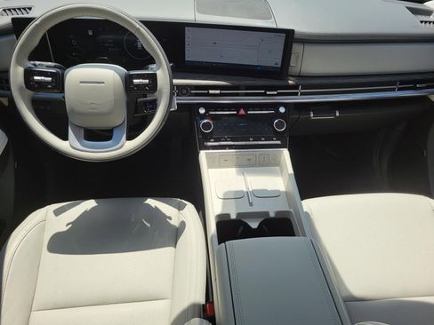 Used 2025 Hyundai Santa Fe Calligraphy FWD image 17