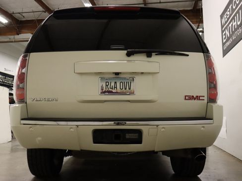 Used 2011 GMC Yukon Denali AWD/4WD image 16