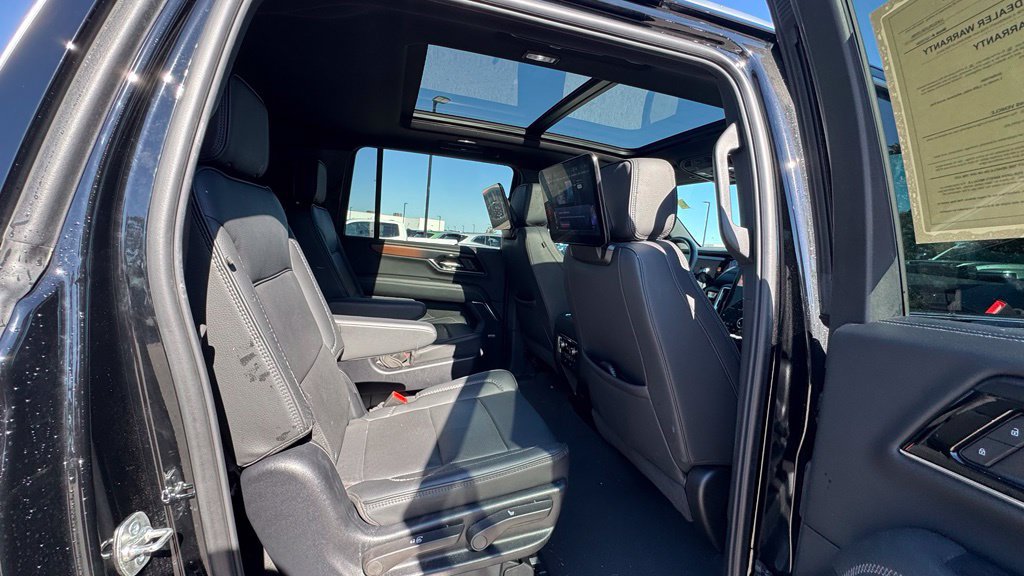 Used 2025 GMC Yukon XL Denali w/ Denali Reserve Package AWD/4WD image 11