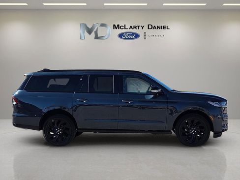 New 2026 Lincoln Navigator L Reserve w/ Jet Appearance Package AWD/4WD image 6