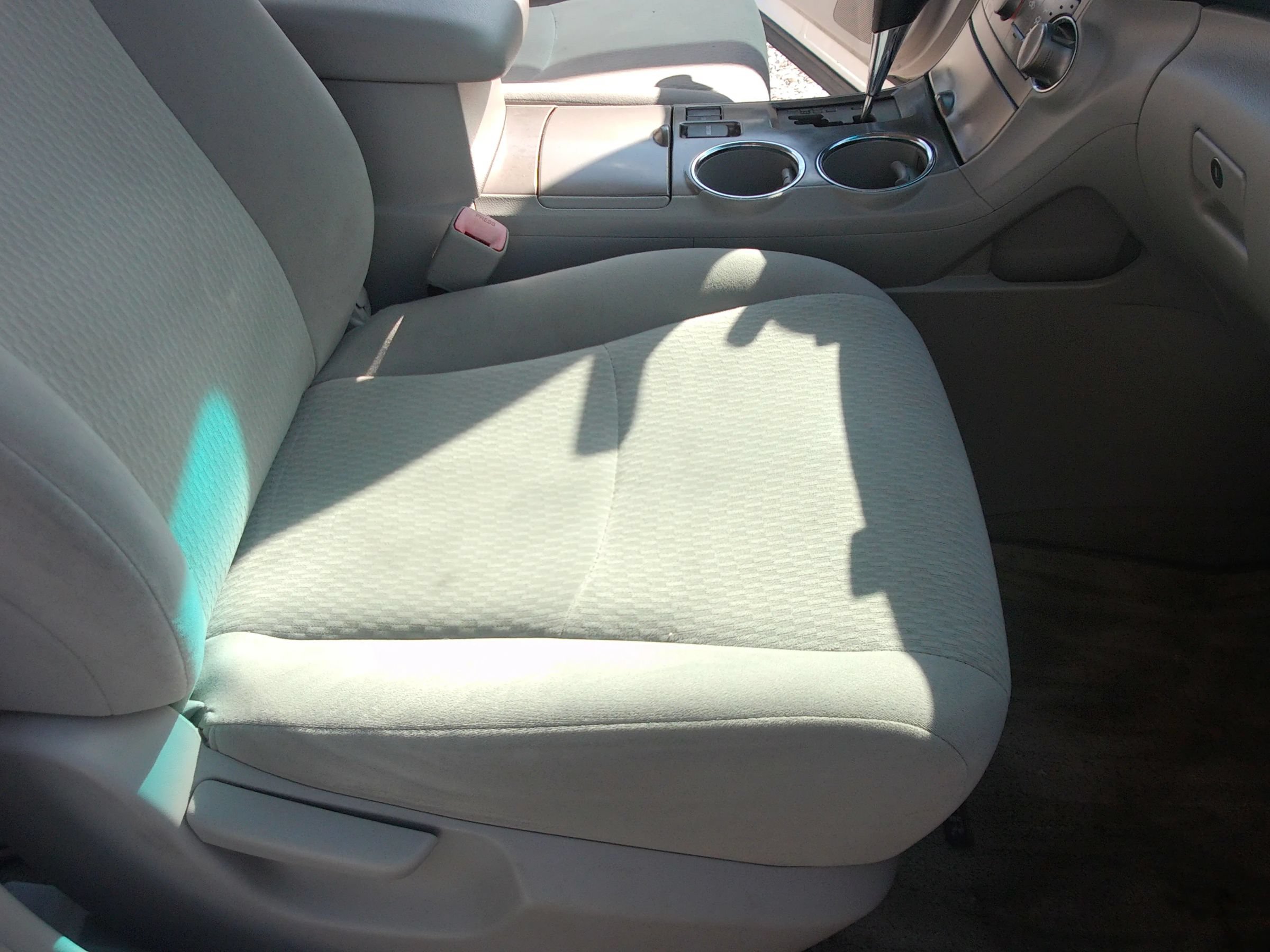 Used 2010 Toyota Highlander 2WD w/ 3rd Row Seat Pkg image 37