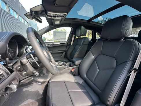 Used 2026 Porsche Macan AWD/4WD image 5