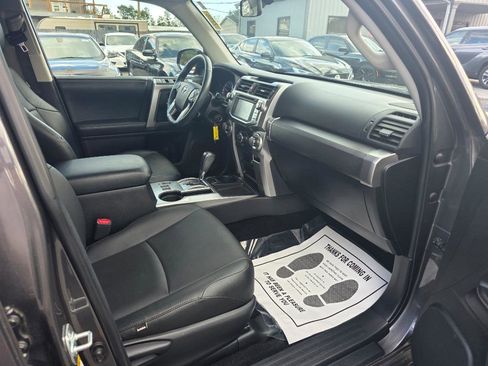 Used 2016 Toyota 4Runner SR5 image 9