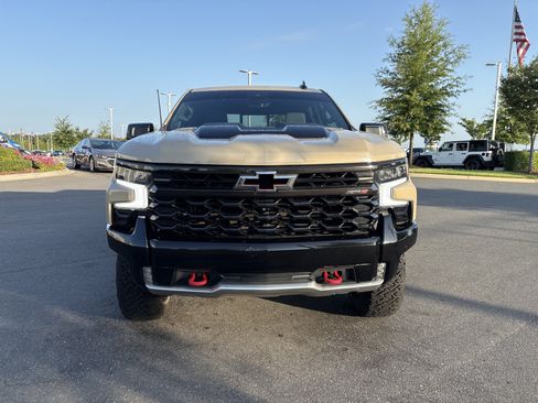 Used 2022 Chevrolet Silverado 1500 ZR2 w/ Technology Package AWD/4WD image 3