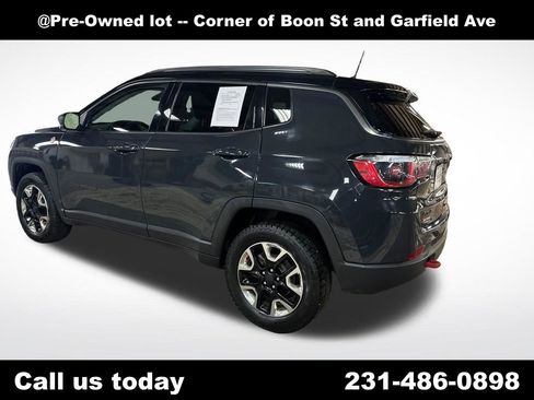 Used 2018 Jeep Compass Trailhawk w/ Leather Interior Group AWD/4WD image 3