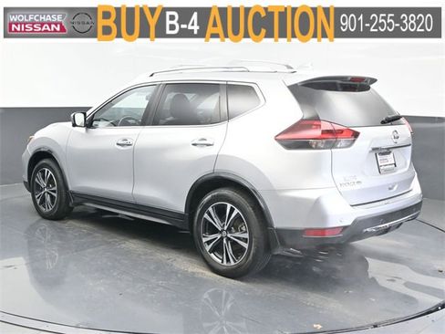 Used 2020 Nissan Rogue SV w/ Premium Package image 3